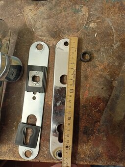 Bezpečnostní kování klika koule Rostex R1/0 - 7