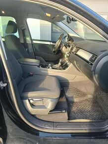 VW Touareg 3.0 TDi 4x4 bez AD blue,na pružinách - 7