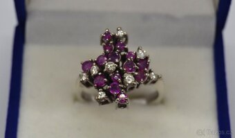 Zlatý prsten s brilianty a rubíny - 7