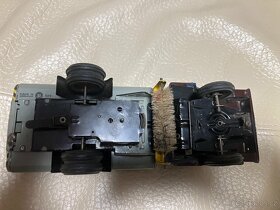 Plechové autíčko - cisterna - 7