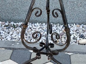 Starý stojan s květináčem kované železo a měď - 7