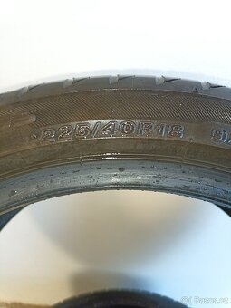 Bridgestone 225/40/18 - 7