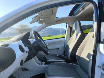 Elektromobil VW e-Up – střešní okno, letní + zimní pneu - 7