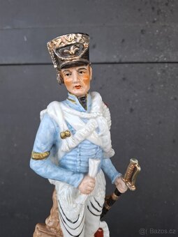 Sběratelská porcelánová soška důstojníka - 7