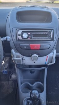 PEUGEOT 107 1.0 benzín - 7