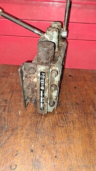 Hydraulicky rozvaděč 2sekcni - 7