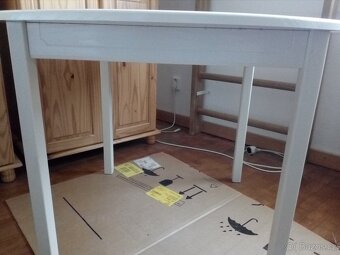 Prodám kulatý stůl bílý 105cm - 7