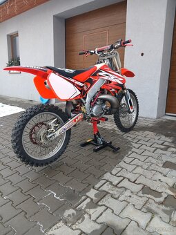 Honda 250Cr r.v.2001 - 7