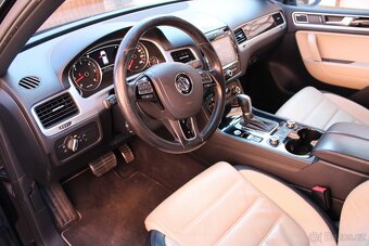 Volkswagen Touareg 4.2 TDI R-line V8 - 7