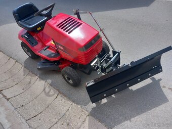 Prodám zahradní traktor Toro 13-32 XL - 7
