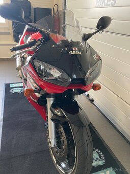 YAMAHA YZF R6 - 7