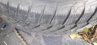 Zimní pneu 225/60R17 GoodYear pěkný vzorek - 7