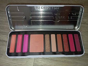 Makeup kazeta Barbie: oční stíny, tváře, rty - 7