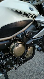 Yamaha XJ6 - 7