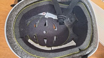 Skateboard zánovní sada vč. helmy a chráničů - 7