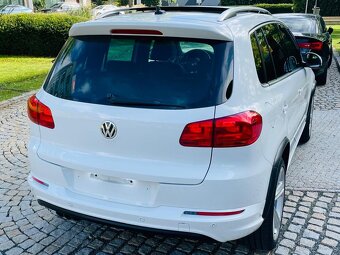 Volkswagen Tiguan 2.0TSI 4x4 AUT KAM SERVISKA TAŽNÉ NEZAV.T - 7