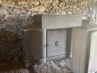 Prodám/daruji starožitné skříně - 7