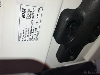 Kancelářský stůl a židle - 7