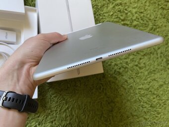 iPad 8. generace (2020) WiFi+Cellular 32 GB - 7