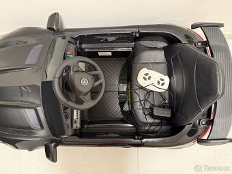 Dětské elektrické autíčko Mercedes AMG GTR - 7