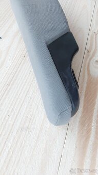 VW Transporter T4 – Opěrka ruky levá šedá - 7