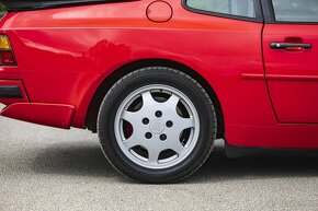 Porsche 944 Turbo - 7