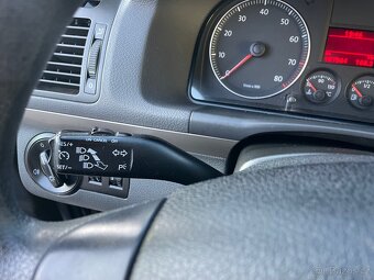 VW Touran 1,6MPi 75kW 7míst ZÁRUKA - 7