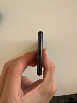 iPhone SE 2020 - 64 GB - 7