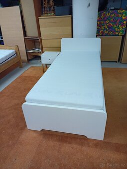 Prodám krásnou postel IKEA ASKVOLL 90 x 200 cm - 7