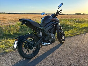 🏍️ CFMOTO 300 NK – 4 500 km, perfektní stav - 7