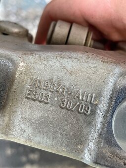 BMW E91 - panty kufru, pružiny, šrouby - 7119042 - 7