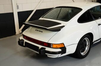 Porsche 911 Carrera 3.2 Coupé (1984) – Grand Prix White - 7