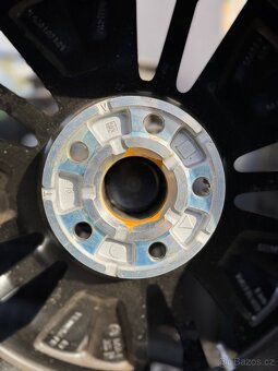 235/55/18 original zánovní zimní sada VW - 7