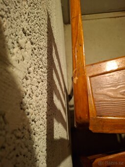 dřevěný jídelní stůl + 4 dřevěné židle - 7