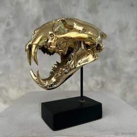 Bronzová interiérová socha Leopard sněžný na stojanu 19,5cm - 7