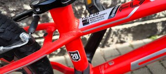 Dětské kolo Superior F.L.Y. 20 + stojánek - 7