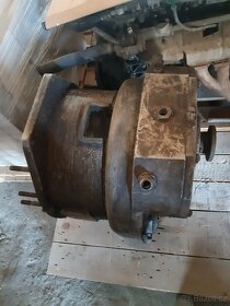 nakladač UNK 320 - 7