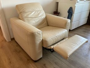 Italská kožená sedačka Natuzzi s křeslem + taburetou - 7