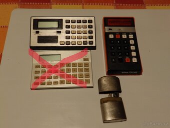 Retro kalkulačky, zapaloač, propiska - 7
