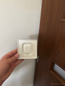 Apple AirPods - 7
