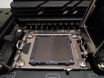 ASUS ROG STRIX B650E-E GAMING WIFI - 7