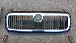 Škoda Octavia 1 předfacelift 96-00 přední maska modrá zelená - 7