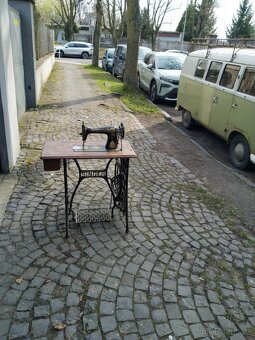 Prodám šlapací šicí stroj Singer - 7
