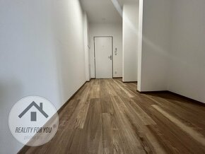 Prodej bytu- ateliér 1kk  52,90m2, s předzahrádkou 32 m2 a p - 7