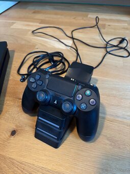 PS4 Slim +nabíjecí stojan - 7