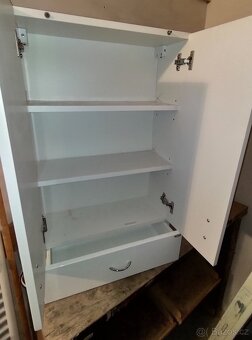 Umyvadlo, žebřík, skříňka - 7