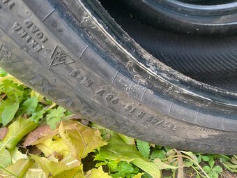 Zimní pneu 235/45/R18 Continentál 2ks - 7