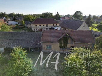 Prodej domu s pozemky 1.429 m2, v centru obce Mělnické Vteln - 7