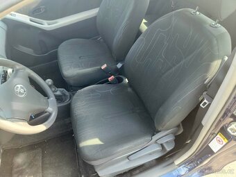 Toyota Yaris 1,0 - 7