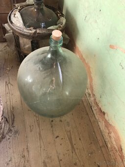 starožitné skleněné demižony z pozůstalosti z rodinného vina - 7